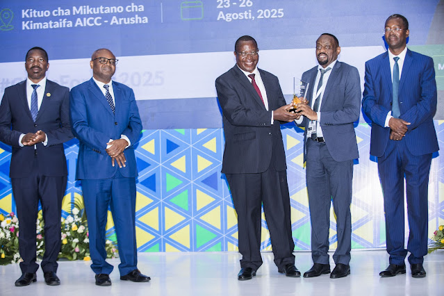 Taasisi ya Moyo Jakaya Kikwete (JKCI) yapewa tuzo ya mshindi wa kwanza katika uboreshaji wa utoaji huduma